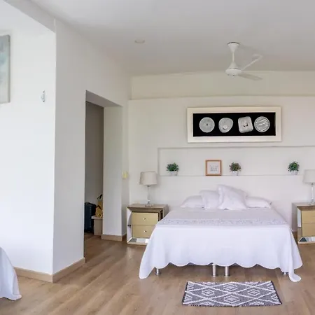 Casa Romero Casa De Playa Bed and breakfast Cartagena